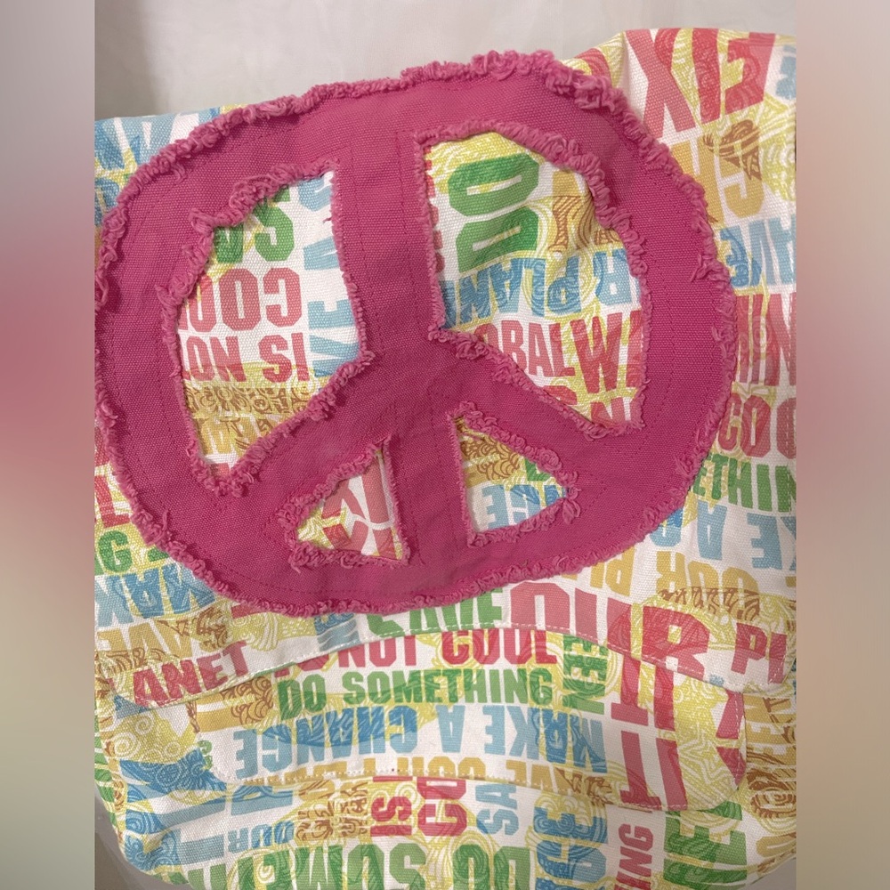 💚💚PEACE SIGN CROSSBODY BAG